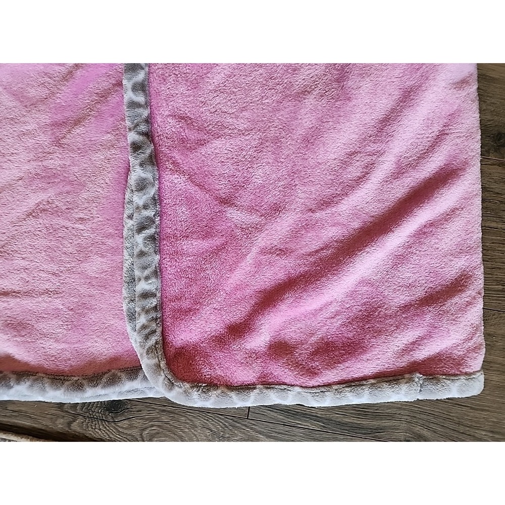 Le Bebe Favorite Pink Baby Blanket Gray White Lattice Trim Plush Fleece Lovey